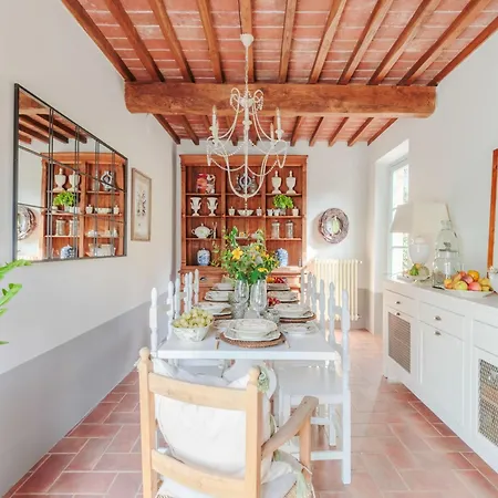 Villa With Shared Pool In San Rocco