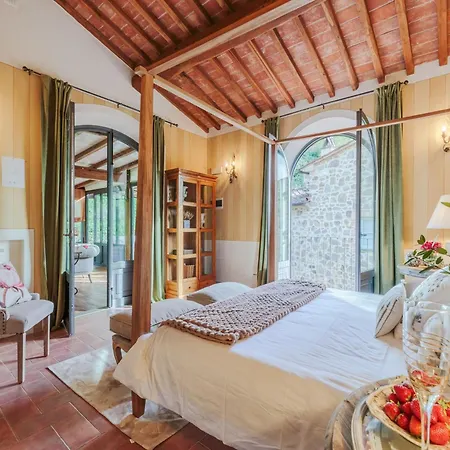 Villa With Shared Pool In San Rocco *