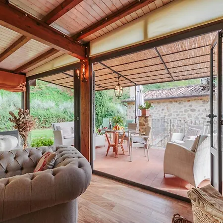 Villa With Shared Pool In San Rocco *