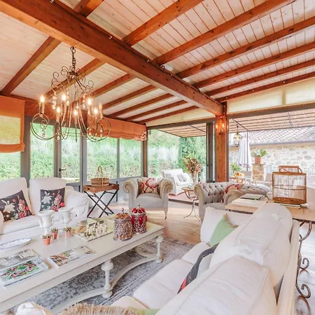 Villa With Shared Pool In San Rocco