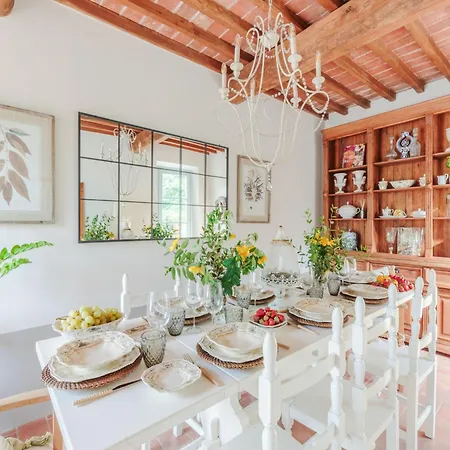 With Shared Pool In San Rocco Villa Lamporecchio