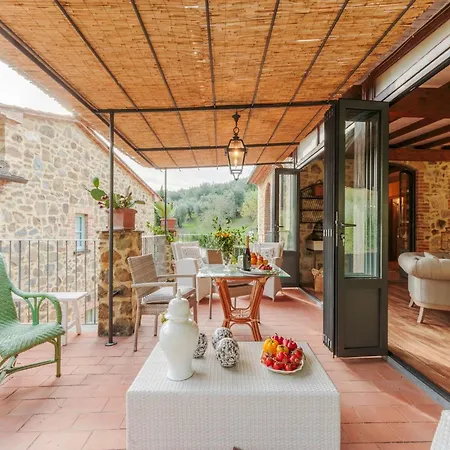 Villa With Shared Pool In San Rocco