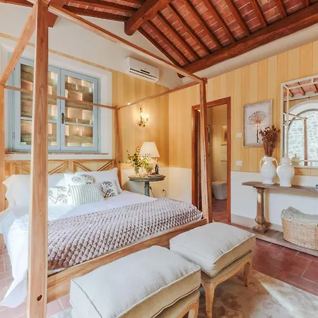 With Shared Pool In San Rocco Villa Lamporecchio