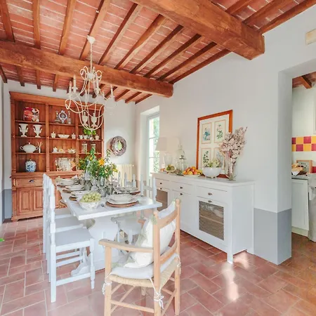 Villa With Shared Pool In San Rocco *