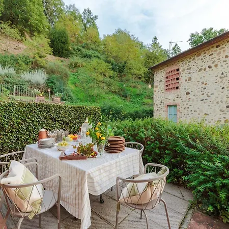 Villa With Shared Pool In San Rocco *