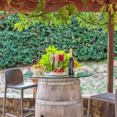 With Shared Pool In San Rocco Villa Lamporecchio